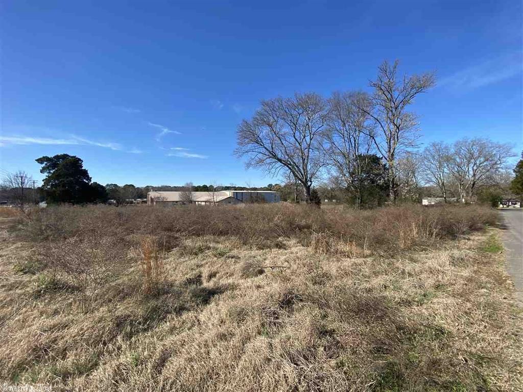 2350 E Oak St, Conway, AR 72032